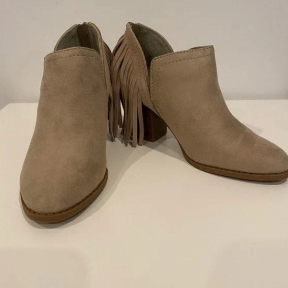 [CARLOS by CARLOS SANTANA] Cleo Sand Colour Size 8 new with Box